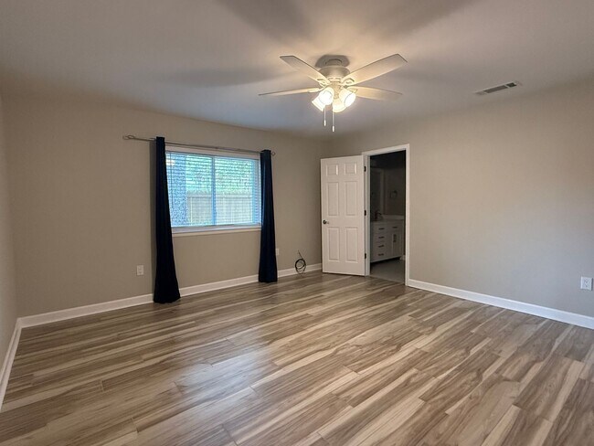 Building Photo - 200 Tallwood Dr