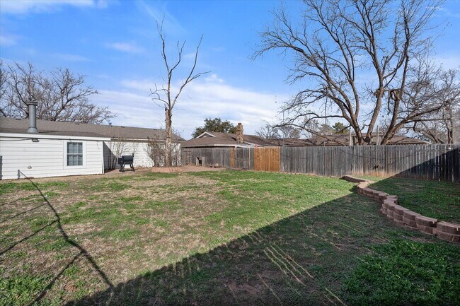 Building Photo - 4803 8th St