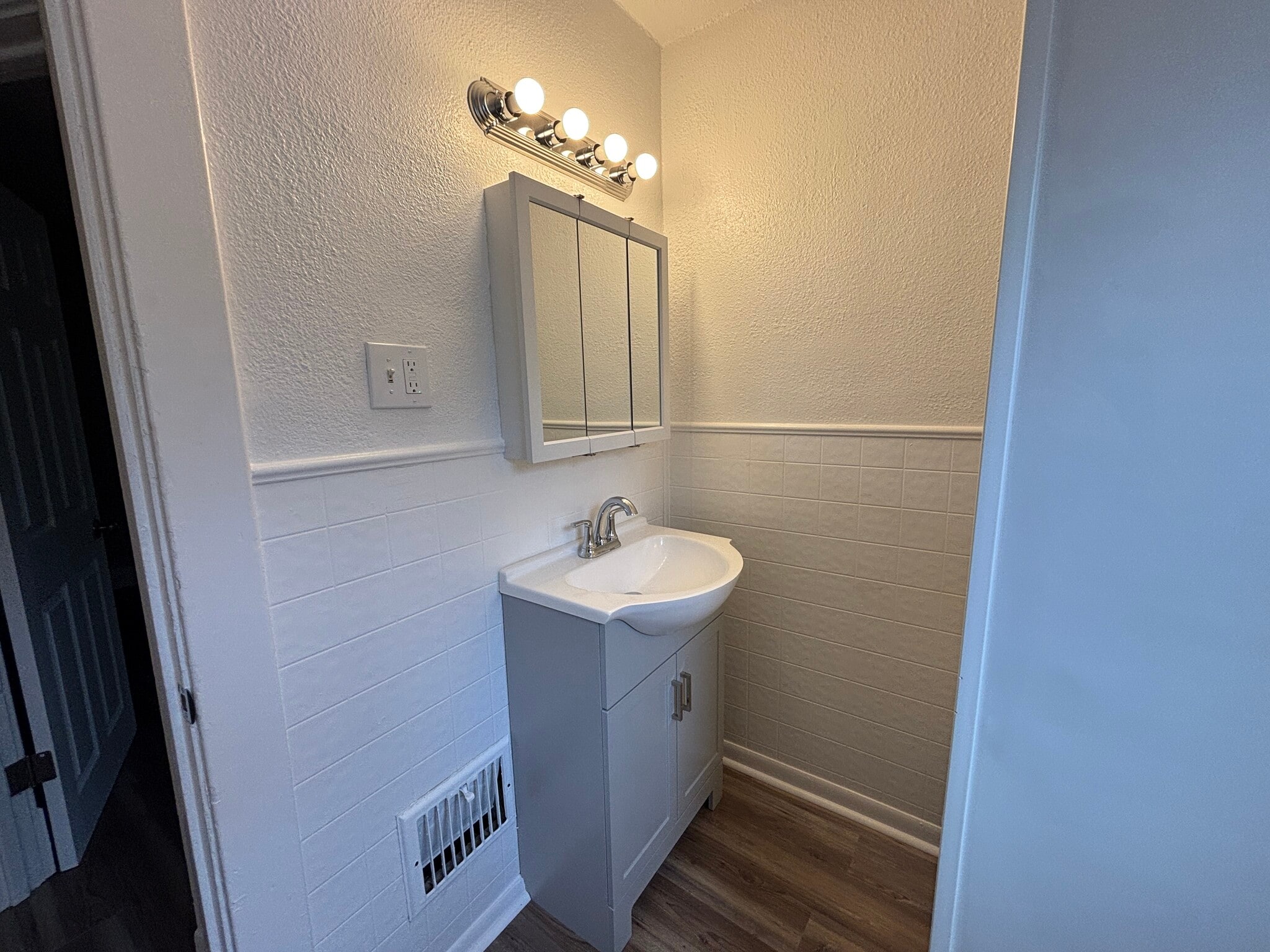 Building Photo - 3524 Leybourn Ave