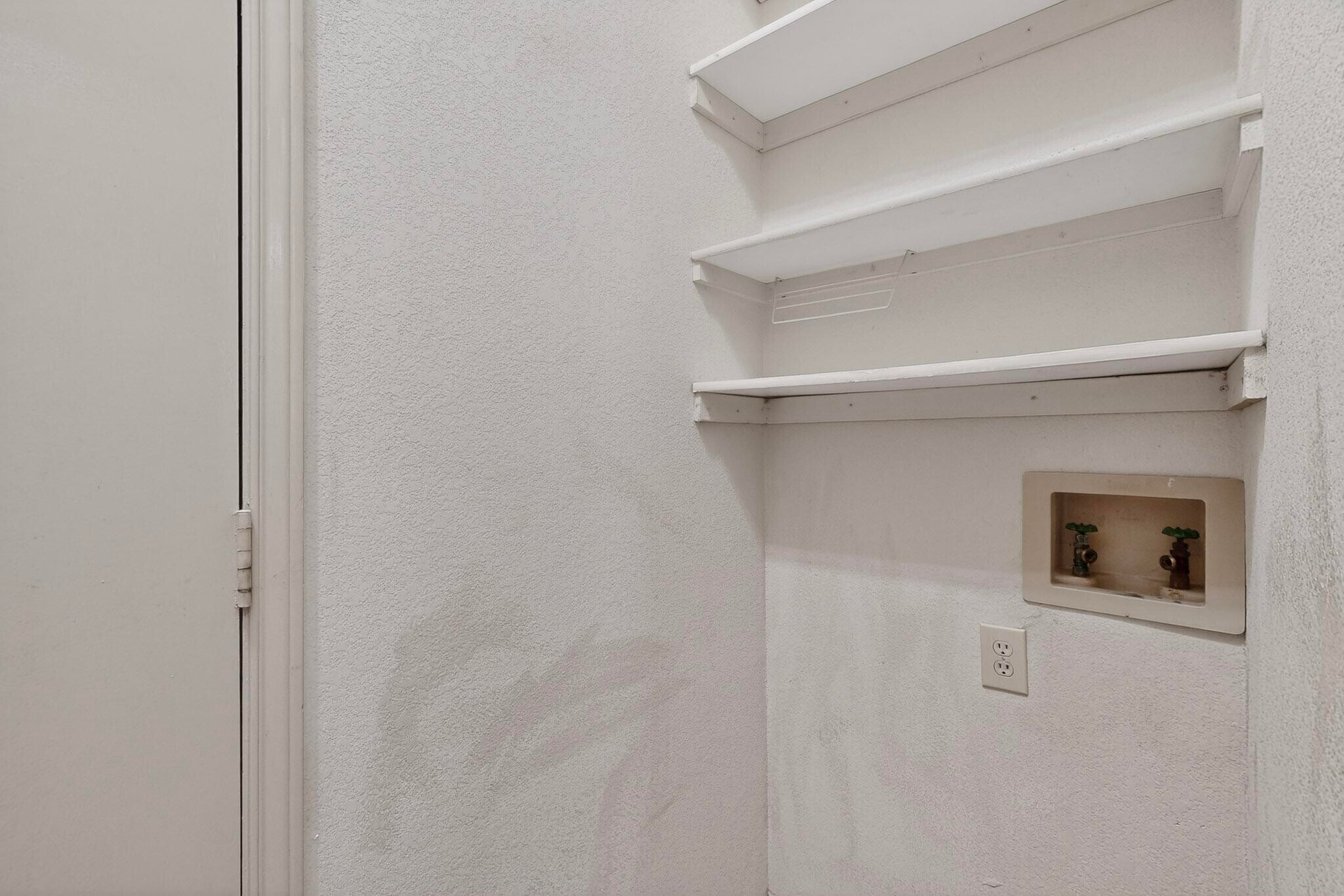 Building Photo - 636 Raintree Cir