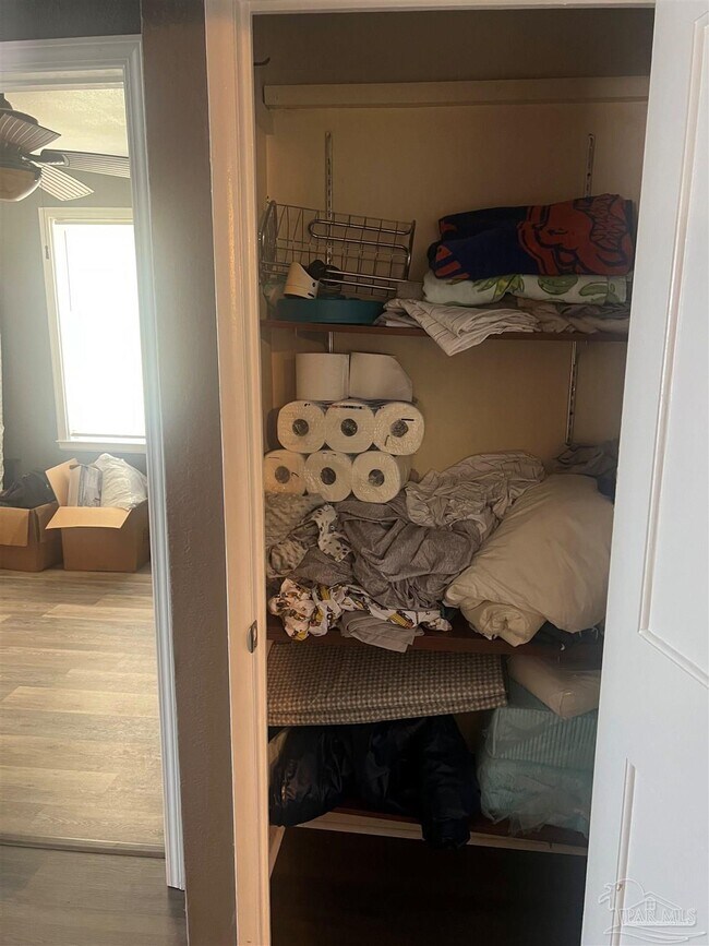 Building Photo - 103 NW Kalash Rd