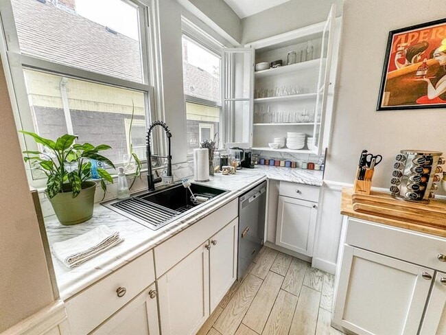 Building Photo - 35 Essex St