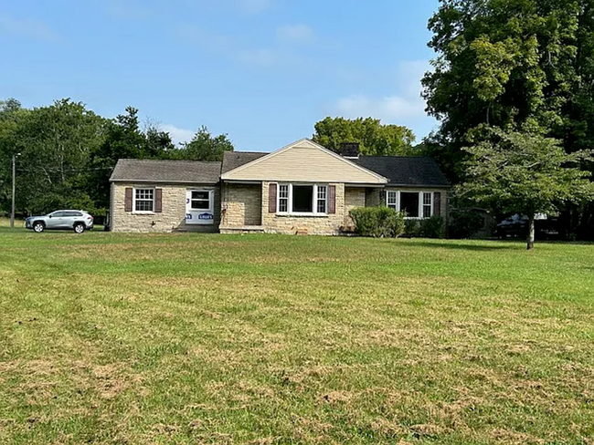 Building Photo - Quaint home on beautiful 2 acres!