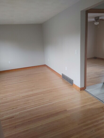 Living room - 2718 Stenzel Ave