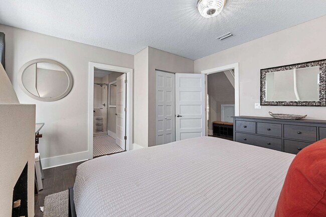 Building Photo - 76 Sanford St