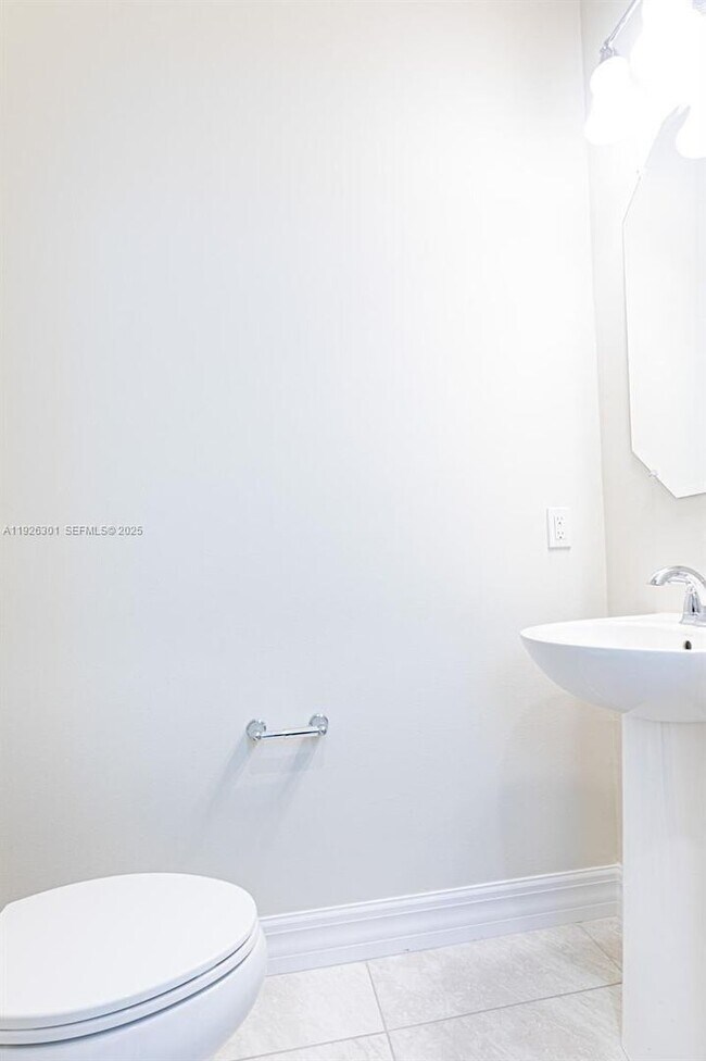 Building Photo - 8648 Escue St