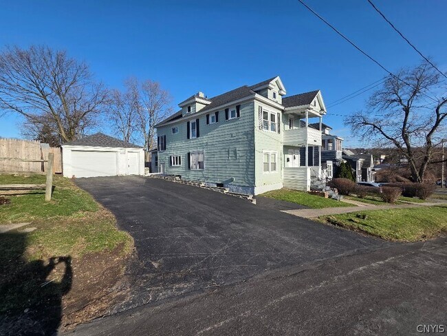 Building Photo - 112 Gale Ave