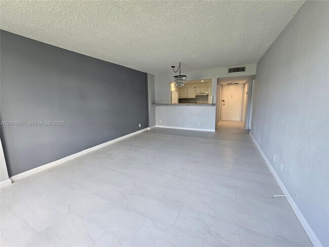 Building Photo - 2761 Taft St
