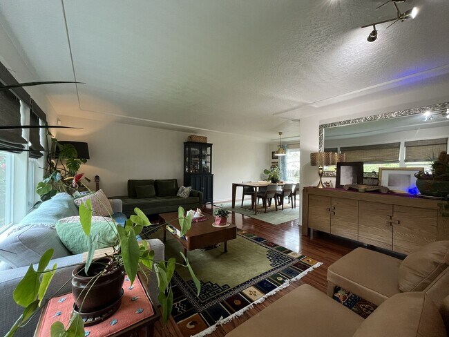 Building Photo - Comfortable Living in Bethany with Two Separate Units, Expansive 0.45-Acre Lot & Versatile Detach...