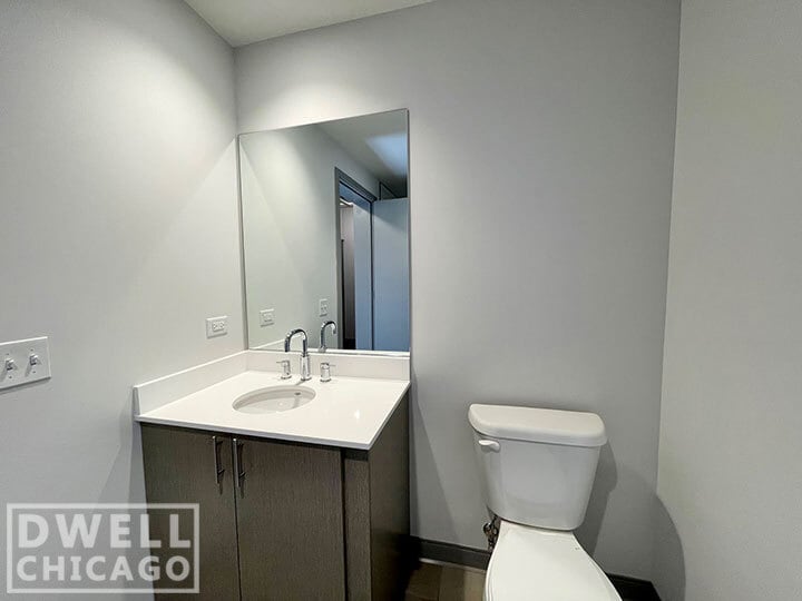 Building Photo - 911 W Dakin St