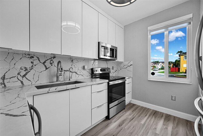 Primary Photo - 640 SE 1st St