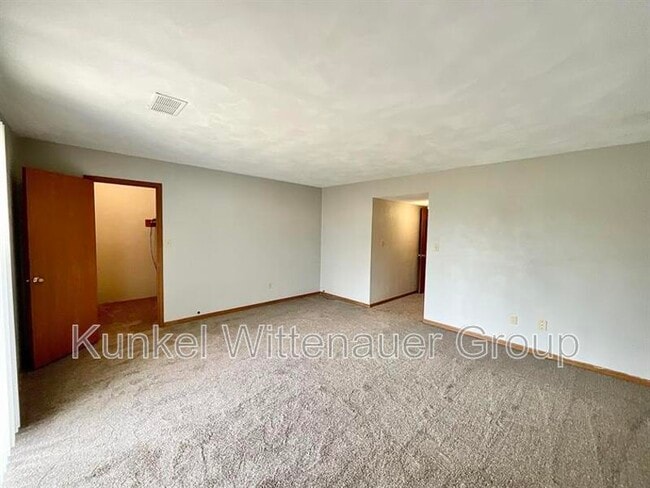 Building Photo - 716 Ganim Dr