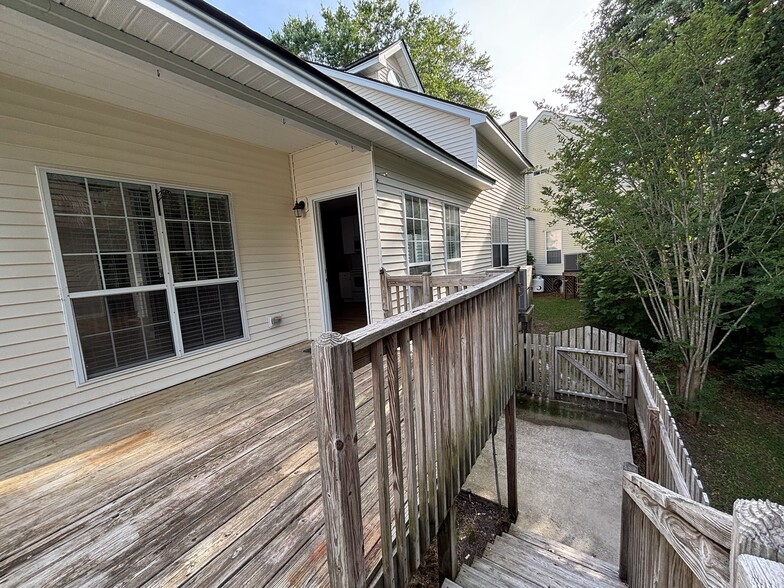 Building Photo - 1715 Crystal Lake Dr