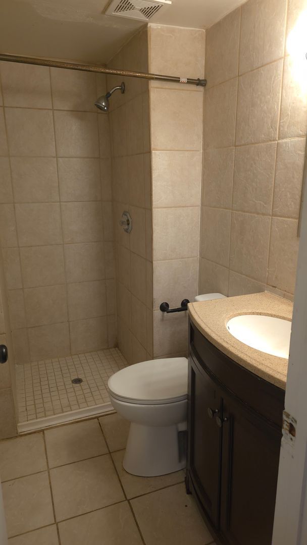 Building Photo - Tri-level home near Ft. Carson!!!