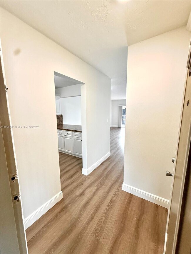 Primary Photo - 2400 NW 16th St Rd