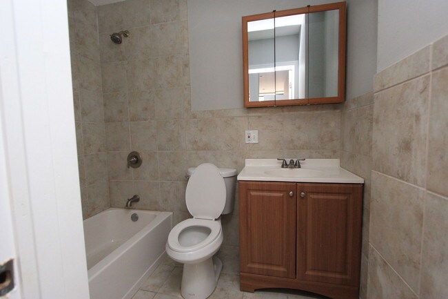 Building Photo - 32 W Market St