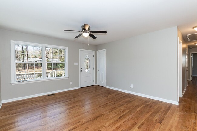 Building Photo - Updated Three Bedroom Home!