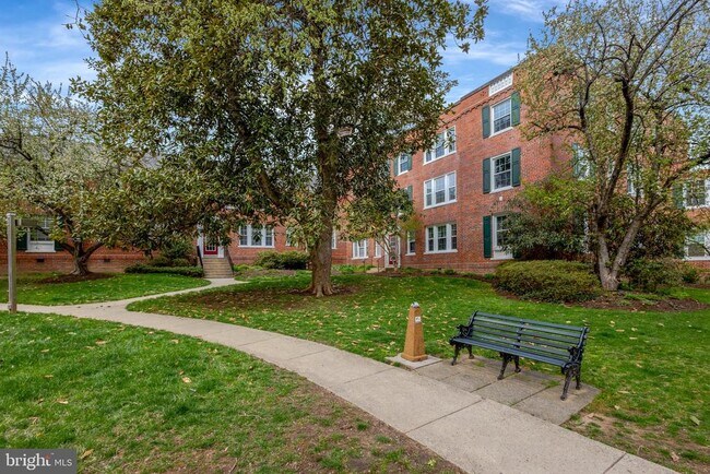 Building Photo - 1811 Key Blvd