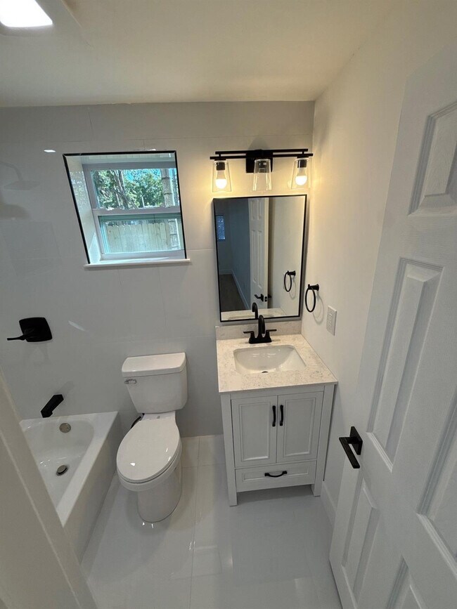 Building Photo - 1282 NW 35th St