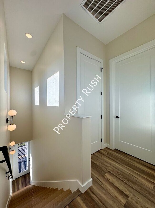 Building Photo - 1865 Zeta Way