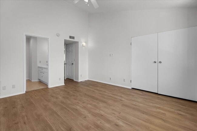 Building Photo - Light Filled Townhome Style Condo with Private Patios and Direct Access