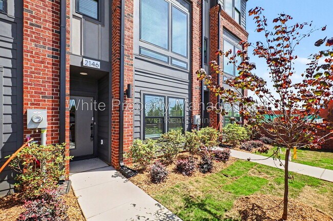 Building Photo - 2146 N Graham St