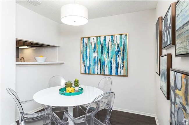 Building Photo - 2170 Thousand Oaks Dr