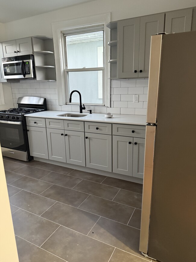 Building Photo - 139 S 12th Ave