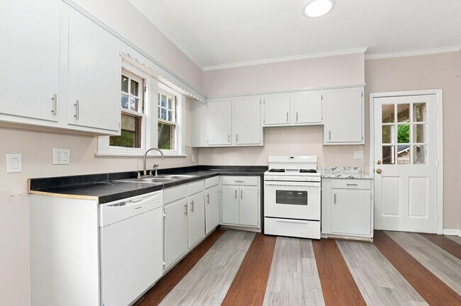 Building Photo - 1602 Walker Ave