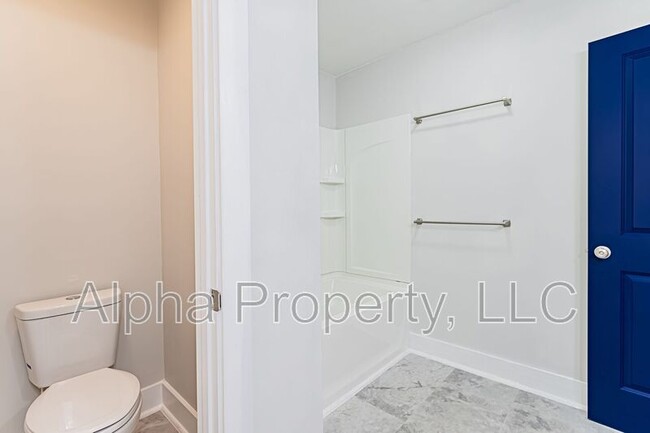 Building Photo - 741 Anderson Dr