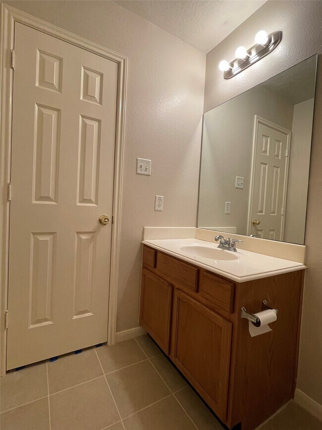 Building Photo - 14223 Bishop Bend Ln