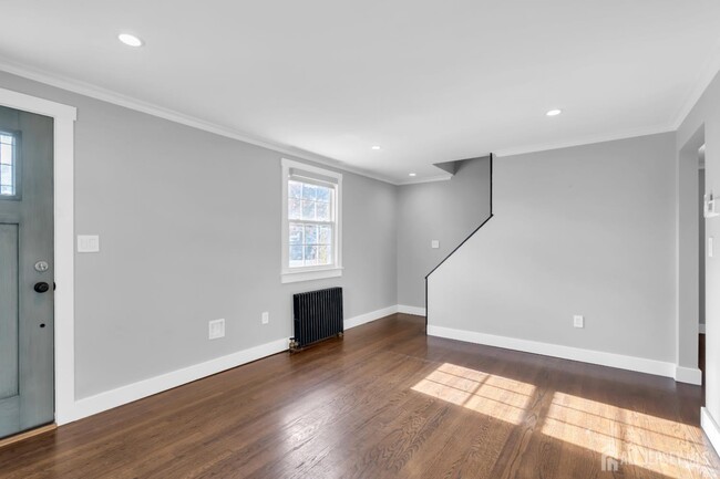 Building Photo - 20 Burnet St