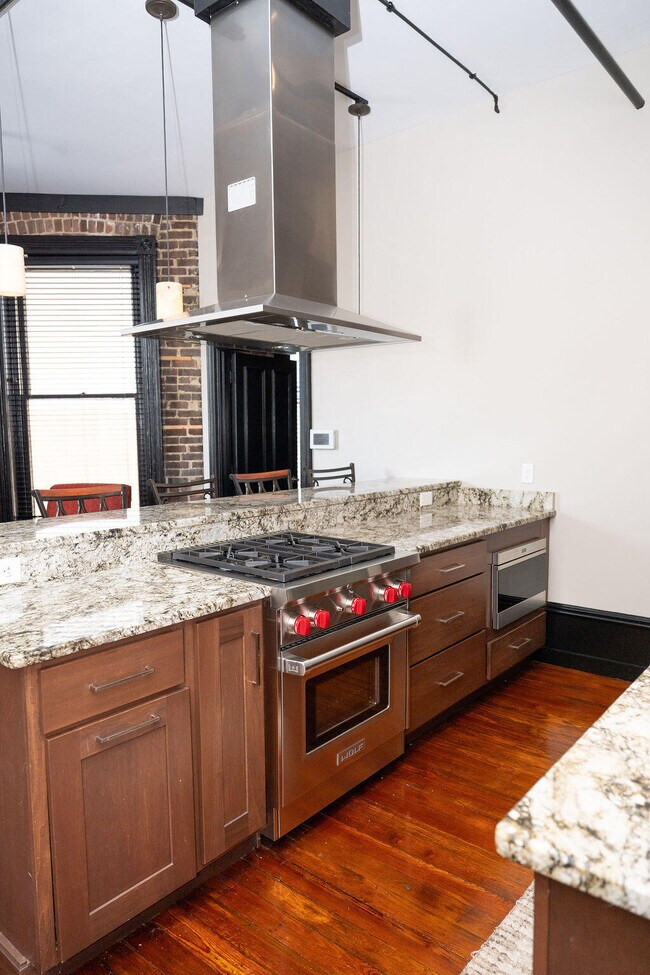 Building Photo - 275 S Limestone