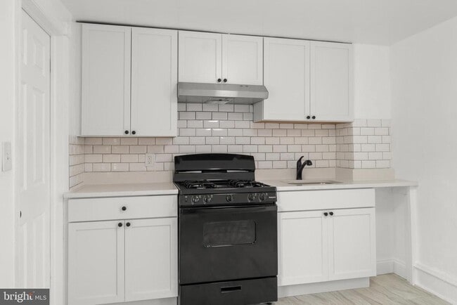 Building Photo - 221 Broadway St