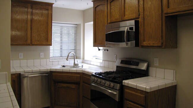 Building Photo - Home for Rent with Solar North Bakersfield