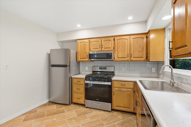 Building Photo - 2124 Burr Oak Ln
