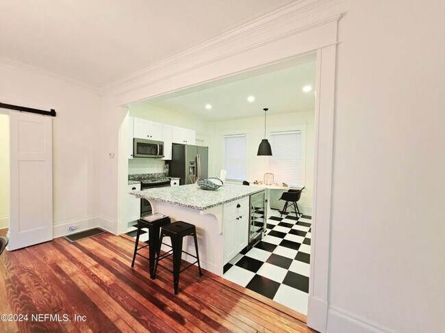Building Photo - 1 bedroom in Jacksonville FL 32205