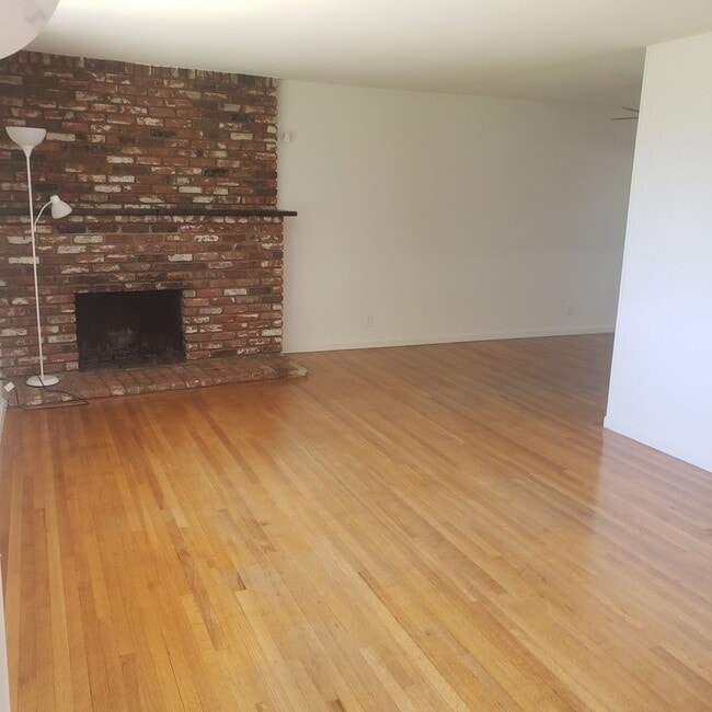 Building Photo - 7329 Sebastian Ave