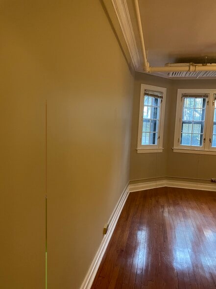 Building Photo - 506 S Austin Blvd