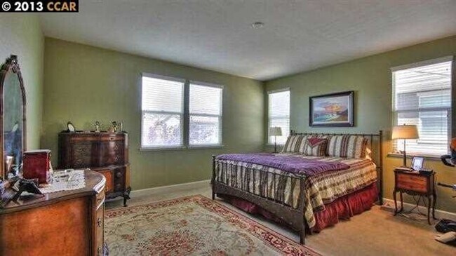 Building Photo - Gorgeous Contemporary Home with Many Luxur...