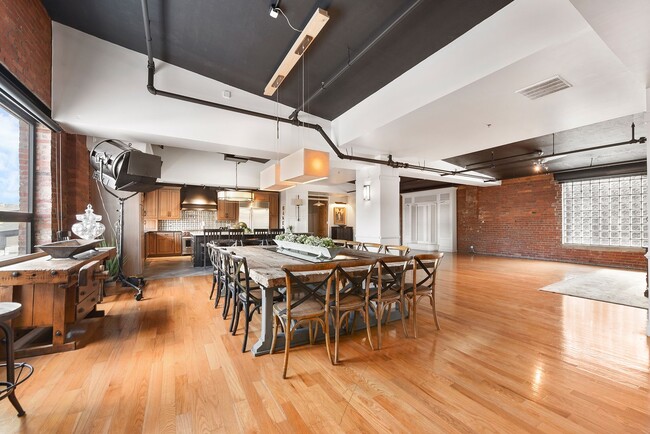 Building Photo - Spectacular, Furnished 3-Bedroom Loft