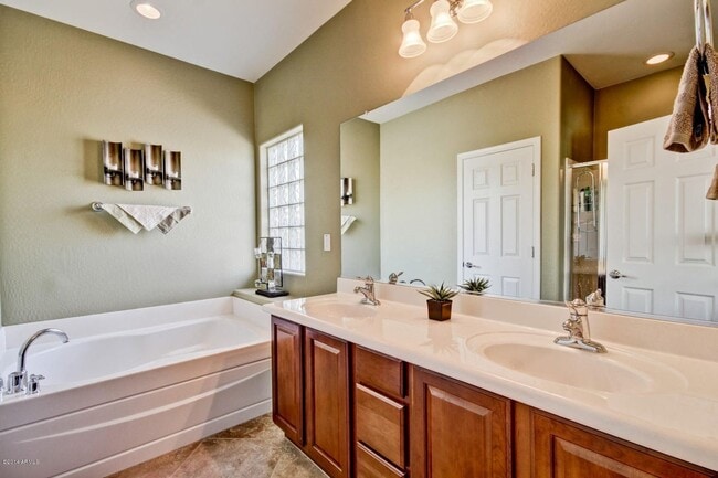 Building Photo - Gorgeous 4 Bed single level home at  Fireside - Norterra