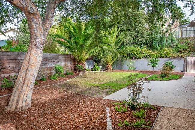 Building Photo - Beautifully Remodeled Mesa home with Ocean...