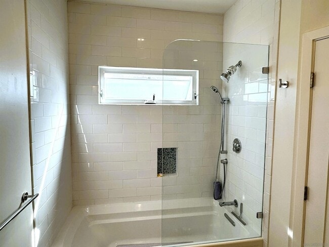 Building Photo - 1305 Blue Sky Dr