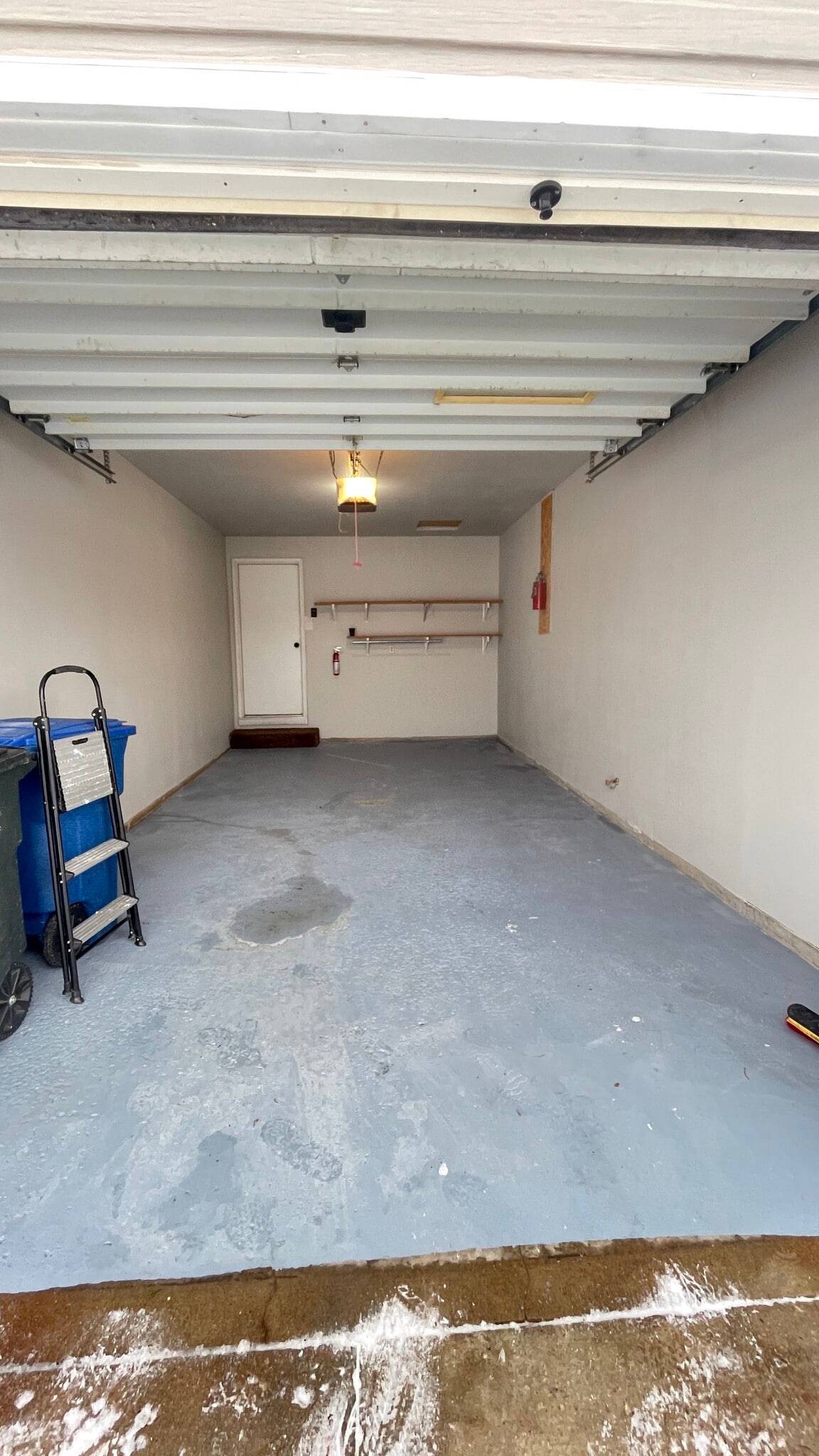 Single Car Garage - 694 Trailsway Ln