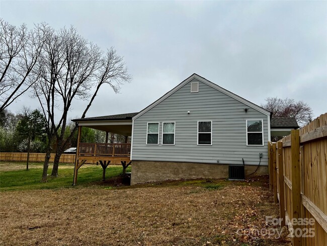 Building Photo - 1308 Old Concord Rd