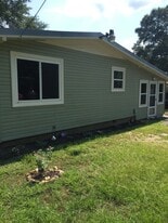 Building Photo - 307 Sunset Dr