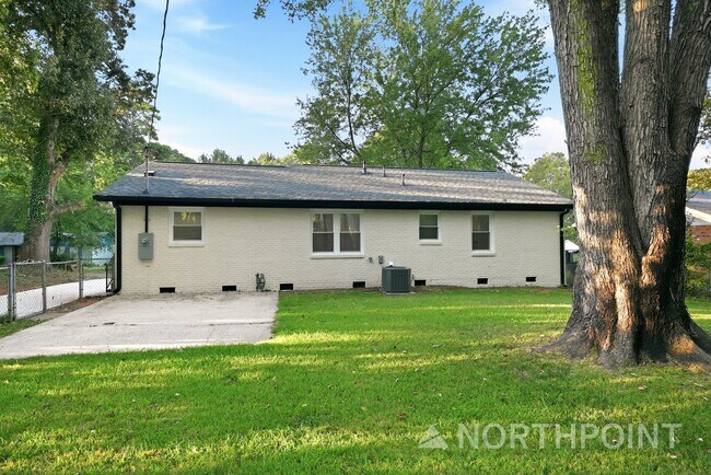 Building Photo - 7124 Sherbourne Dr