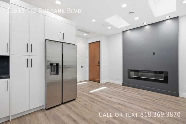 Building Photo - 11615 1/2 Burbank Blvd-