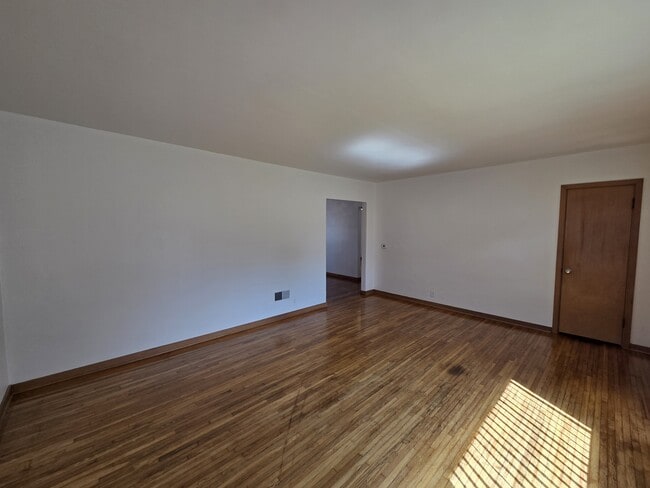 Building Photo - 1025 W 8th St